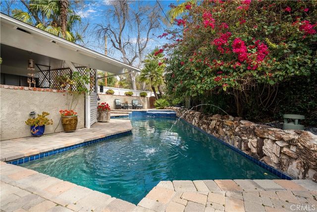 4571 Canoga Drive, Woodland Hills, CA 91364