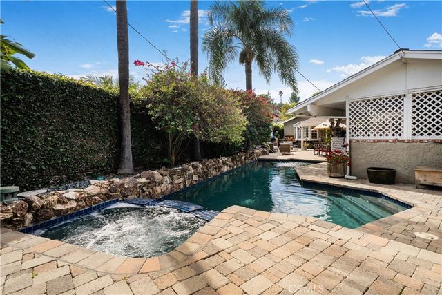 4571 Canoga Drive, Woodland Hills, CA 91364