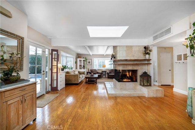 4571 Canoga Drive, Woodland Hills, CA 91364