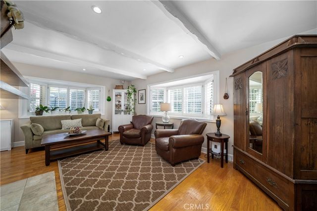 4571 Canoga Drive, Woodland Hills, CA 91364