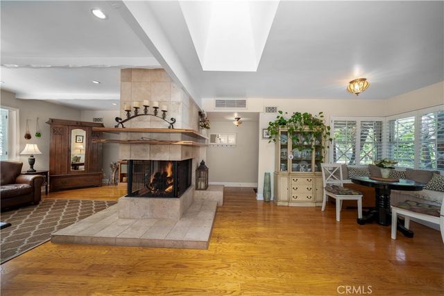 4571 Canoga Drive, Woodland Hills, CA 91364