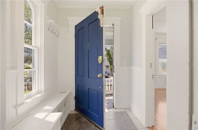 21 Clinton Avenue, Newport, RI 02840