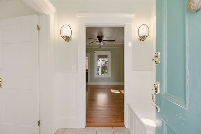 21 Clinton Avenue, Newport, RI 02840