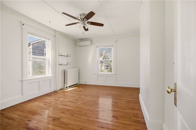21 Clinton Avenue, Newport, RI 02840