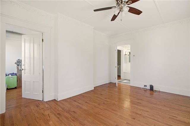 21 Clinton Avenue, Newport, RI 02840