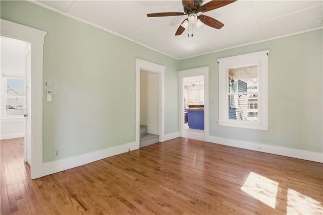 21 Clinton Avenue, Newport, RI 02840