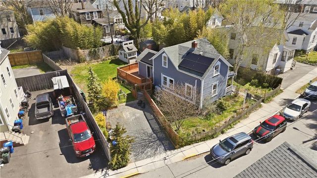 21 Clinton Avenue, Newport, RI 02840