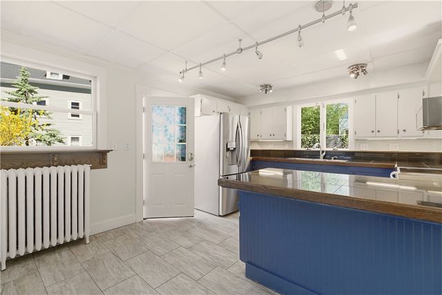 21 Clinton Avenue, Newport, RI 02840