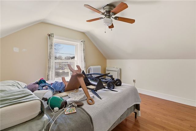 21 Clinton Avenue, Newport, RI 02840