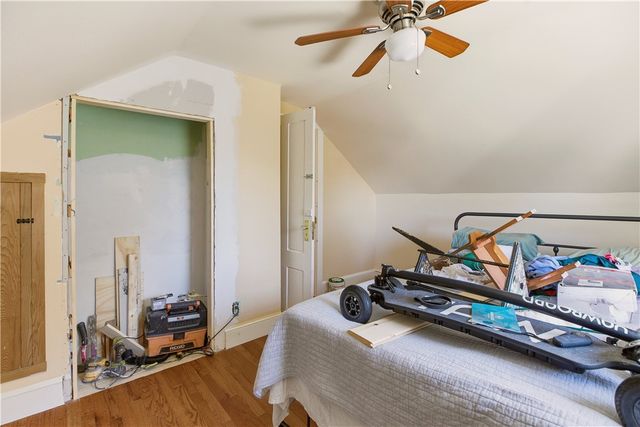 21 Clinton Avenue, Newport, RI 02840