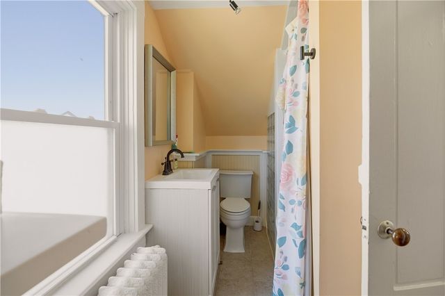 21 Clinton Avenue, Newport, RI 02840