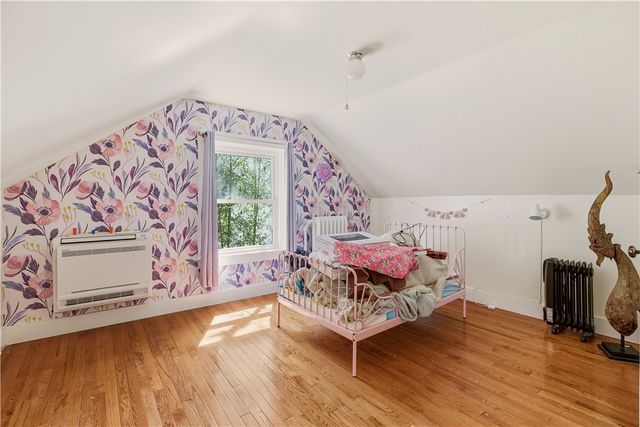 21 Clinton Avenue, Newport, RI 02840