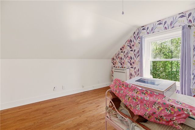 21 Clinton Avenue, Newport, RI 02840