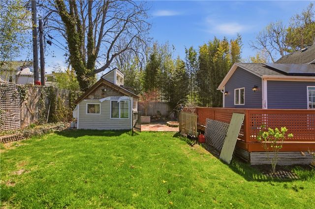 21 Clinton Avenue, Newport, RI 02840