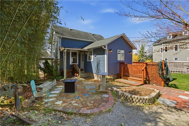 21 Clinton Avenue, Newport, RI 02840