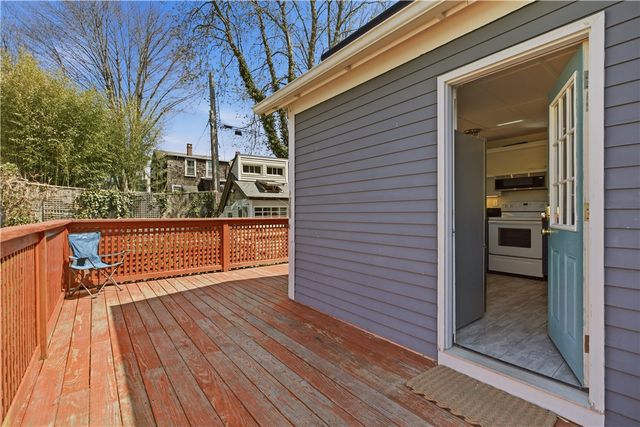 21 Clinton Avenue, Newport, RI 02840