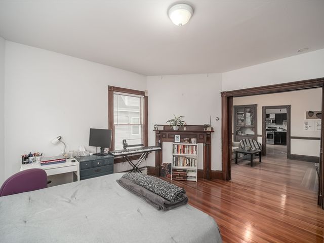 318 Beacon St 2, Somerville, MA 02143