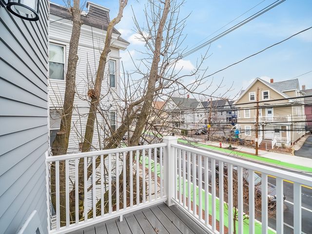 318 Beacon St 2, Somerville, MA 02143