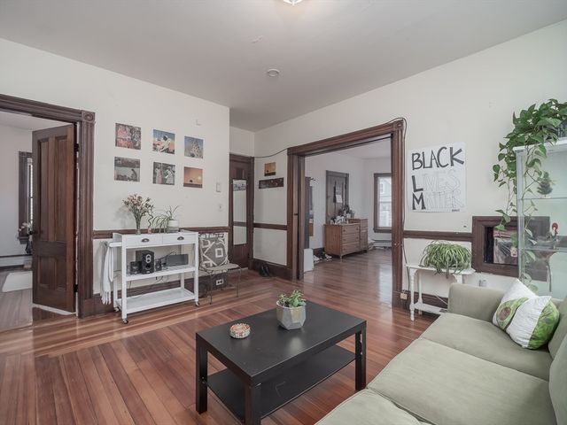 318 Beacon St 2, Somerville, MA 02143