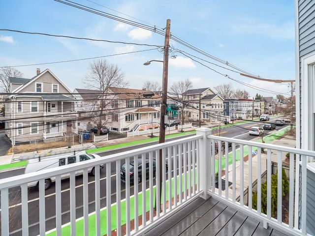 318 Beacon St 2, Somerville, MA 02143