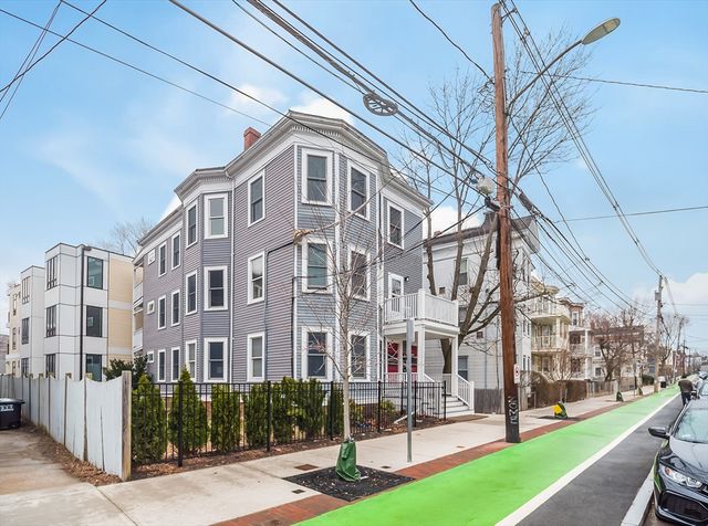 318 Beacon St 2, Somerville, MA 02143
