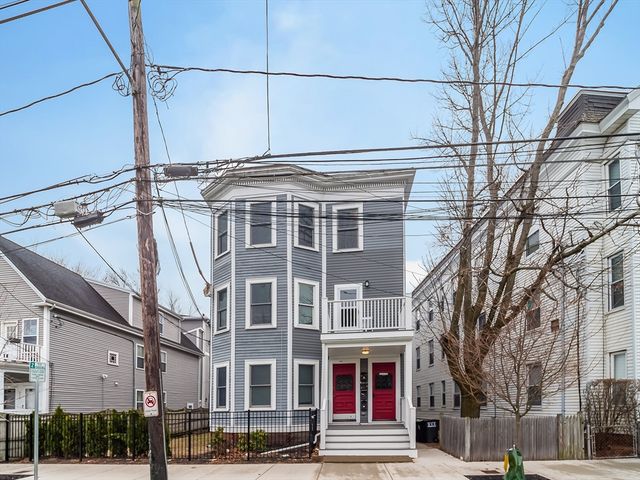 318 Beacon St 2, Somerville, MA 02143