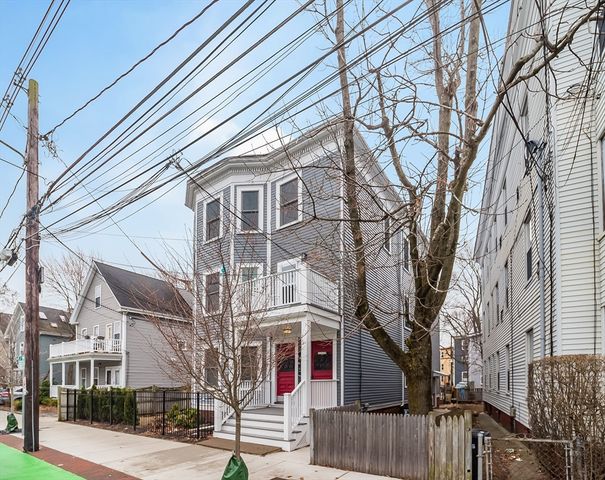 318 Beacon St 2, Somerville, MA 02143
