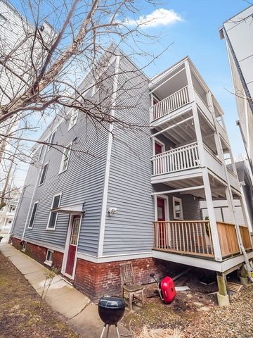 318 Beacon St 2, Somerville, MA 02143