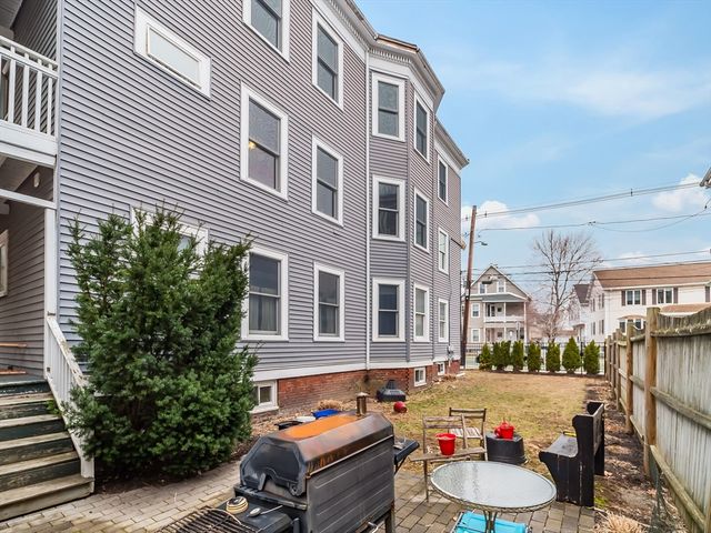 318 Beacon St 2, Somerville, MA 02143