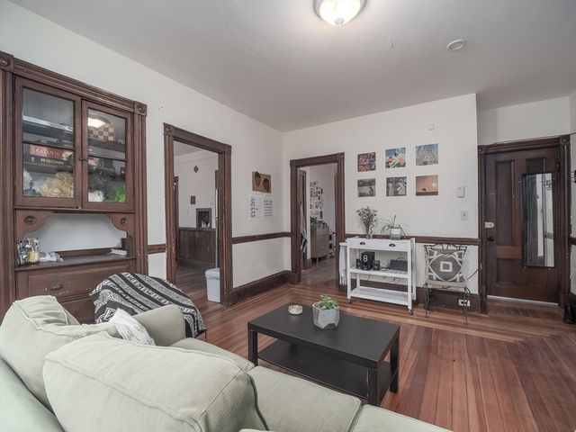 318 Beacon St 2, Somerville, MA 02143