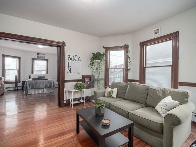 318 Beacon St 2, Somerville, MA 02143