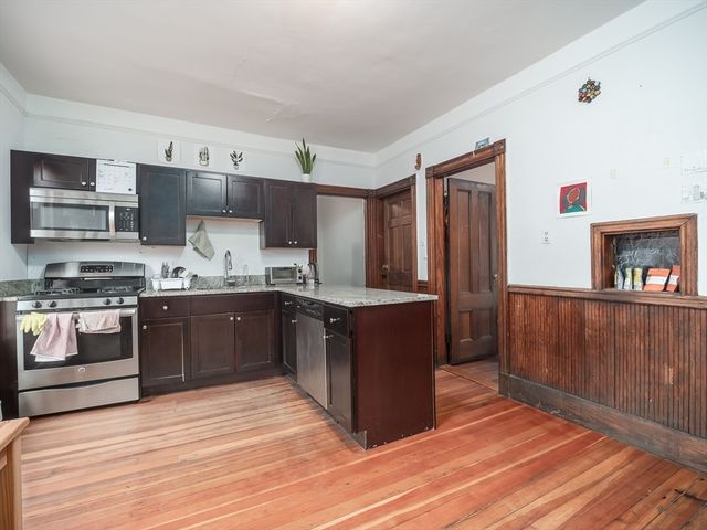 318 Beacon St 2, Somerville, MA 02143