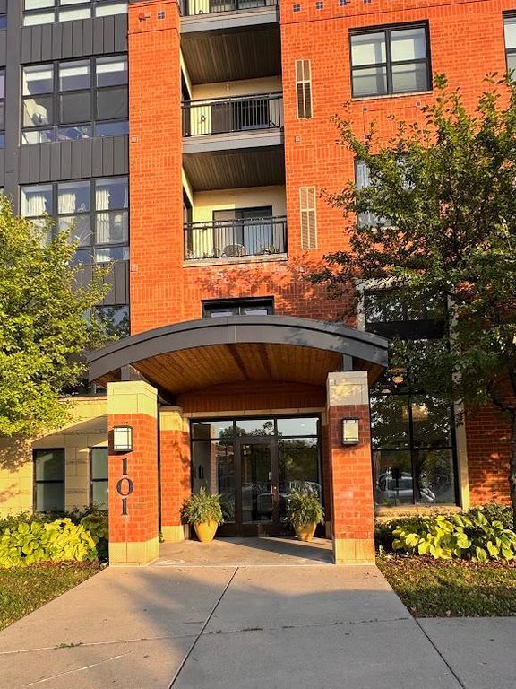 101 Saint Olaf Avenue 402, Northfield, MN 55057 — exterior