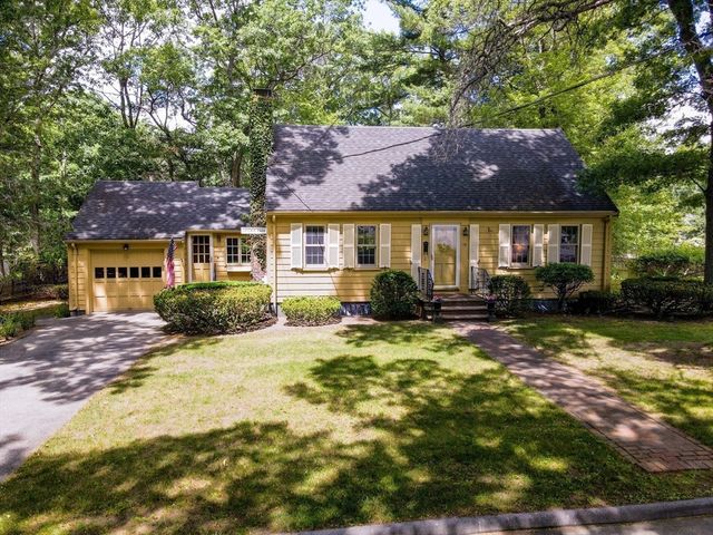 16 Cottage Park, Reading, MA 01867