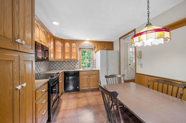 16 Cottage Park, Reading, MA 01867