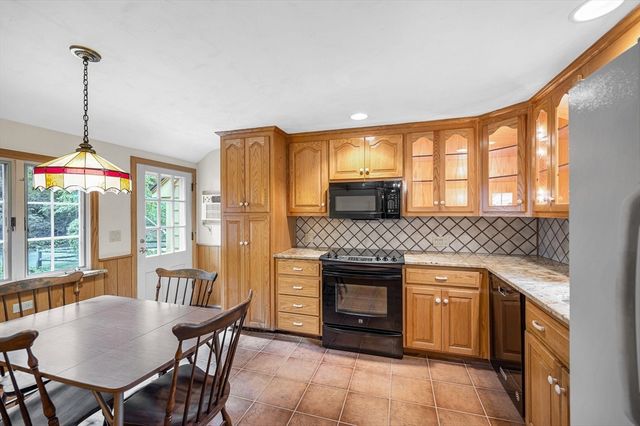 16 Cottage Park, Reading, MA 01867