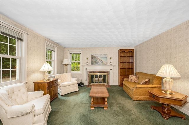 16 Cottage Park, Reading, MA 01867