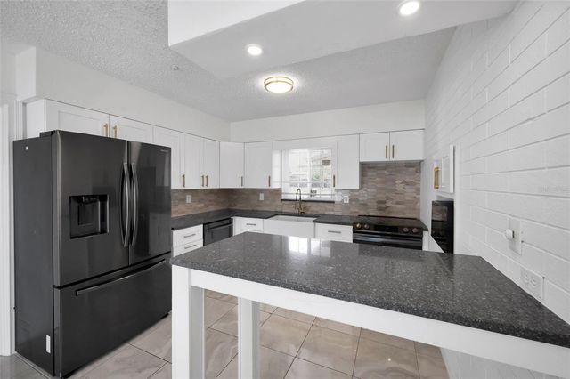 2946 53RD STREET N, St Petersburg, FL 33710