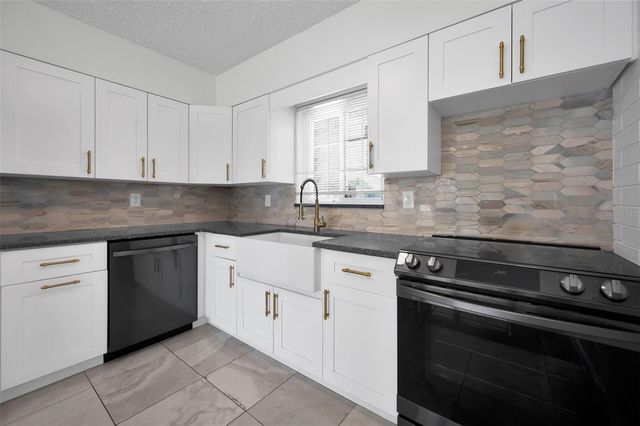 2946 53RD STREET N, St Petersburg, FL 33710