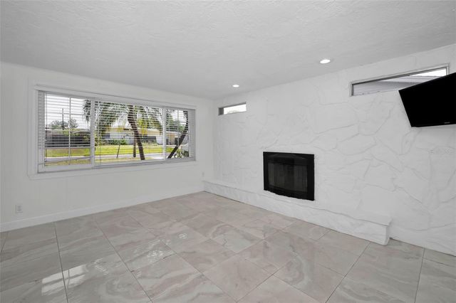 2946 53RD STREET N, St Petersburg, FL 33710