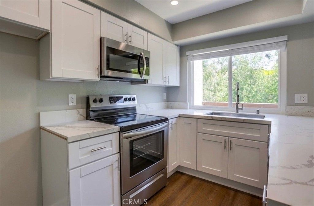Image 2 of property listing at 8085 Caminito De Pizza S, San Diego, CA 92108