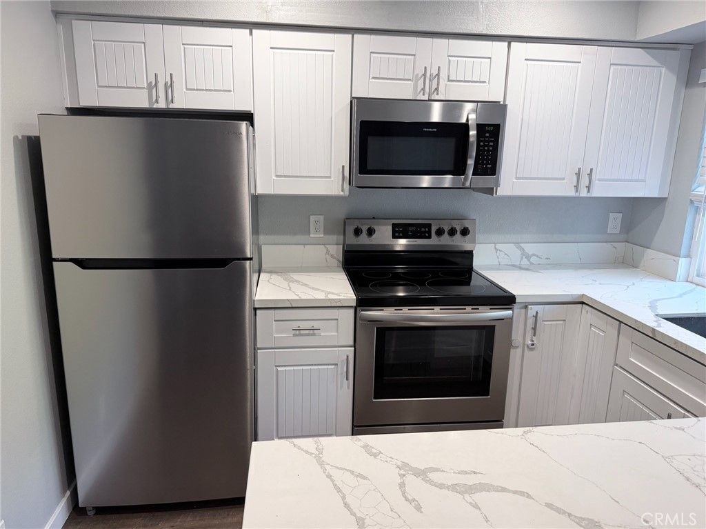 Image 4 of property listing at 8085 Caminito De Pizza S, San Diego, CA 92108