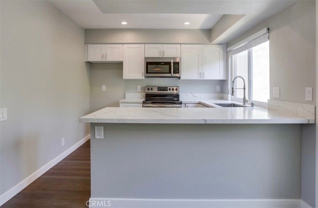Image 6 of property listing at 8085 Caminito De Pizza S, San Diego, CA 92108