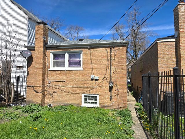 2037 W 69th Place, Chicago, IL 60636