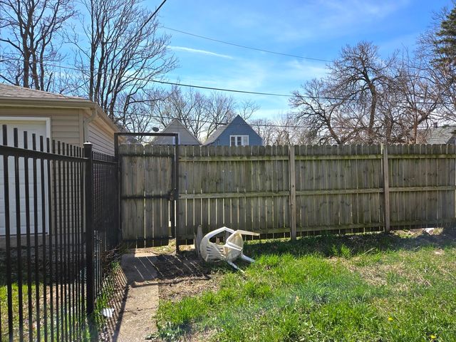 2037 W 69th Place, Chicago, IL 60636
