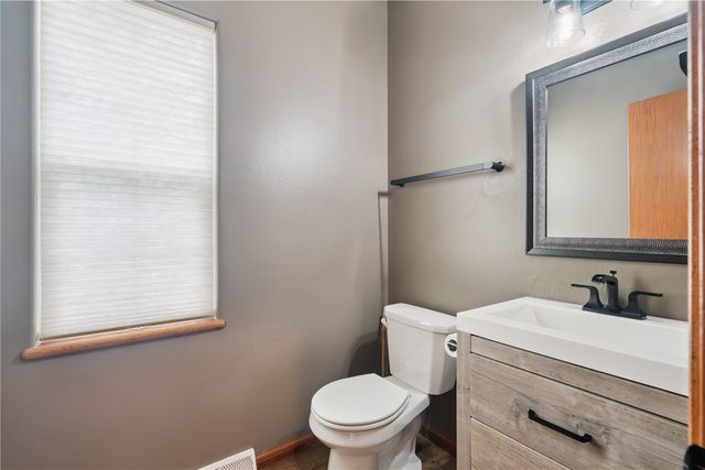 2385 Wolf Creek Trail, Hiawatha, IA 52233