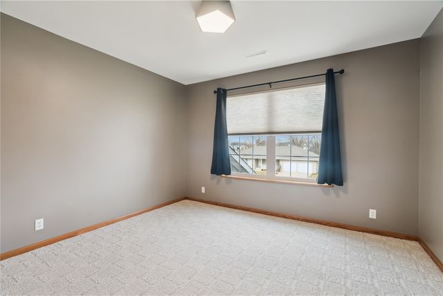 2385 Wolf Creek Trail, Hiawatha, IA 52233