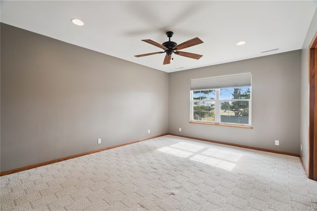 2385 Wolf Creek Trail, Hiawatha, IA 52233