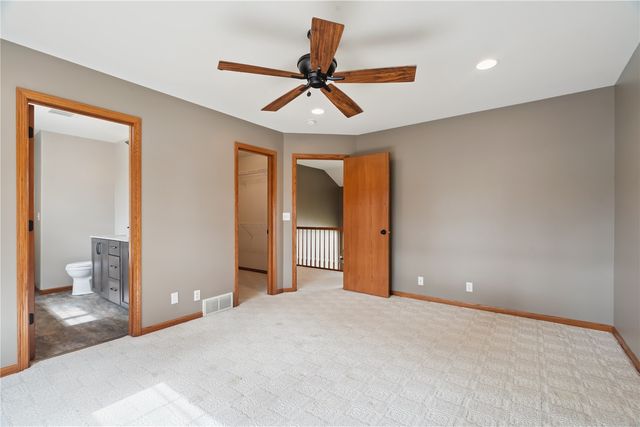 2385 Wolf Creek Trail, Hiawatha, IA 52233