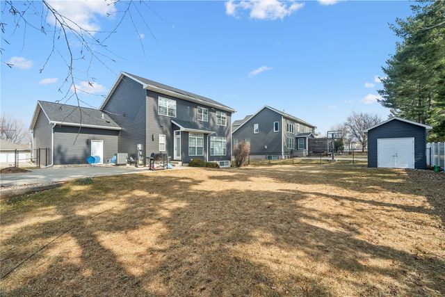 2385 Wolf Creek Trail, Hiawatha, IA 52233